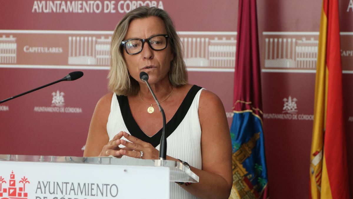 Isabel Albás durante la rueda de prensa.