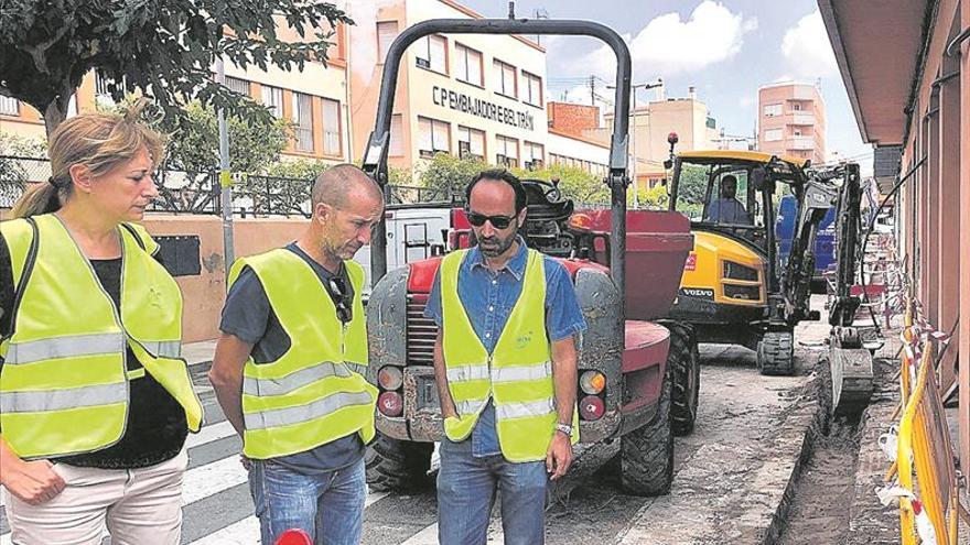 Almassora repara el alcantarillado del entorno del Embajador Beltrán