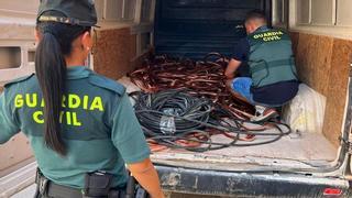 Dos detenidos tras ser sorprendidos robando más de dos toneladas de cableado de cobre en l'Alcora