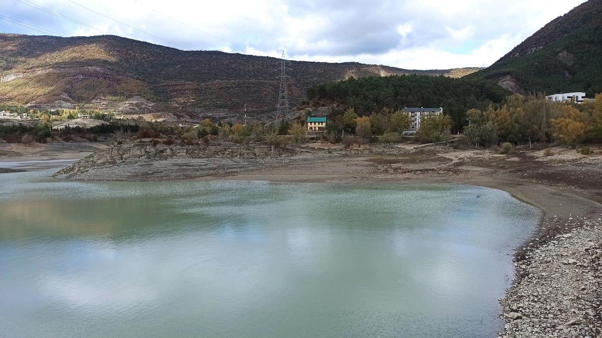 Embalse de la cuenca del Ebro.