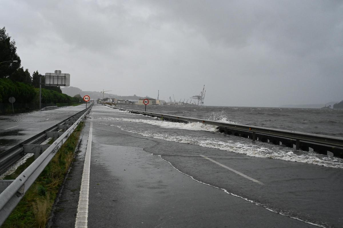 Las olas volvieron a invadir la PO-11