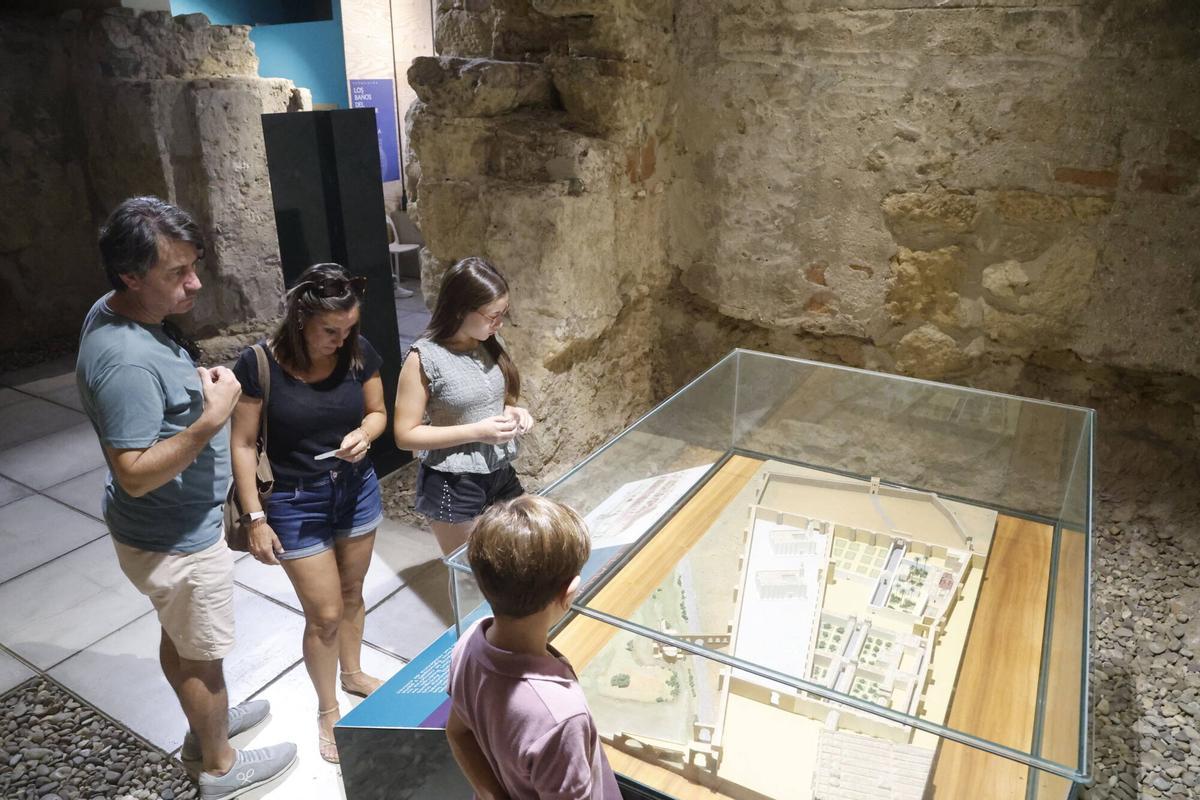 Miles de visitantes de todo el mundo disfrutan del Día Mundial del Turismo en Córdoba