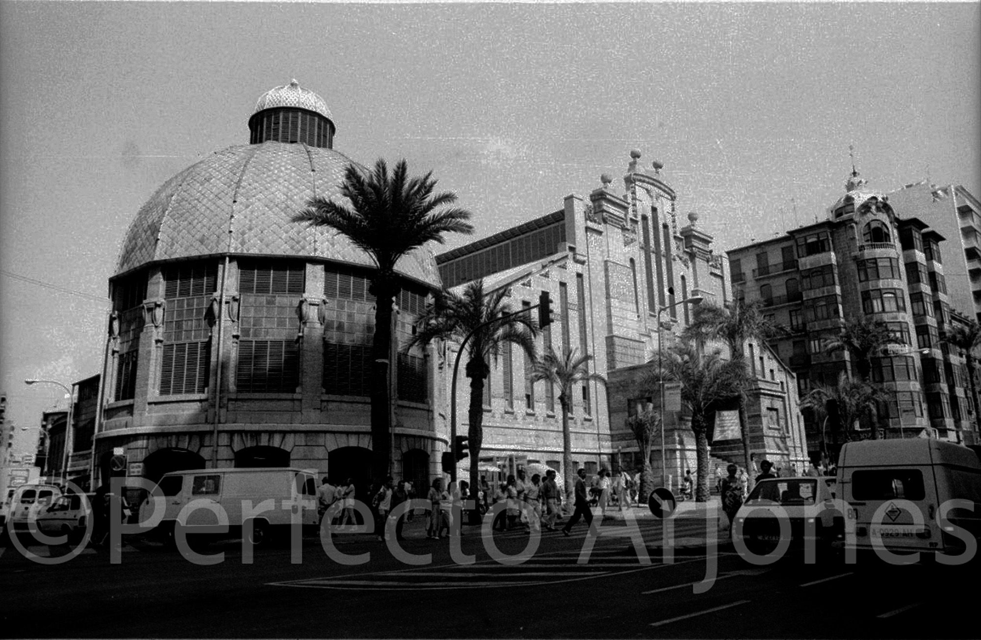 MERCADO CENTRAL.Fachada 87-9 copia.jpg