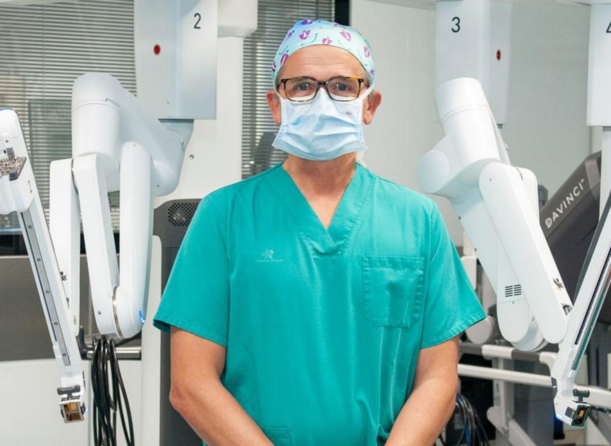 Dr. Manuel Tomás, HNO-Arzt mit Zulassung für Roboterchirurgie.