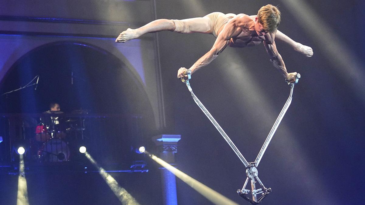 Els equilibris, el funambulisme i la doble roda de la mort, protagonistes de l'estrena del Festival del Circ de Girona