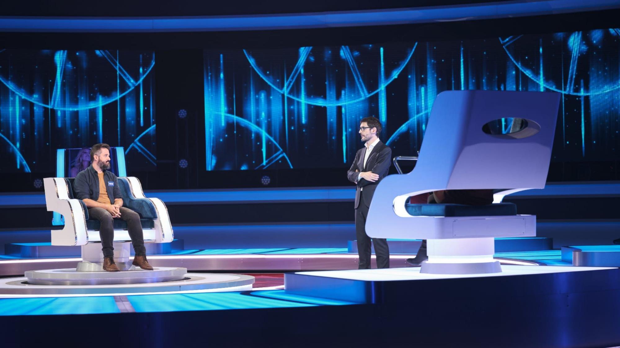 Antena 3 emite una nueva entrega de ‘El círculo de los famosos’, el concurso conducido por Juanra Bonet