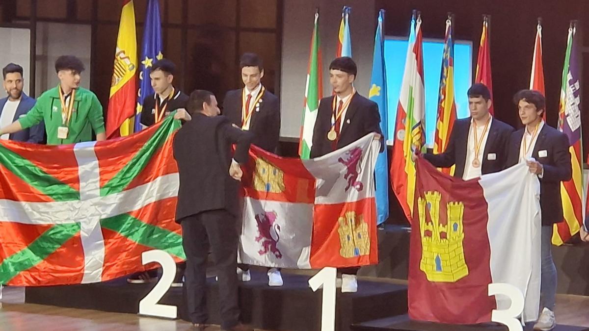 Jorge Domínguez y Victor Lorenzo, campeones nacionales de Mecatrónica