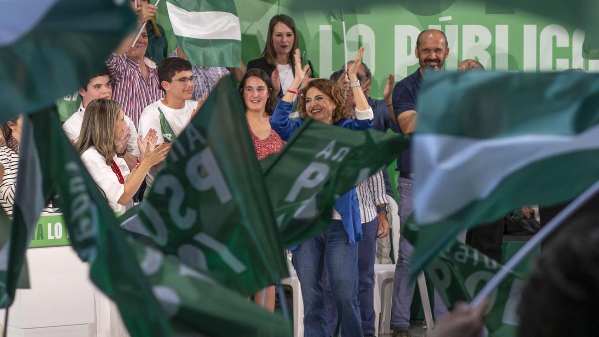 La candidata socialista a la Presidencia de la Junta de Andalucía y secretaria general del PSOE-A, María Jesús Montero, en el acto electoral de la Universidad de Huelva.