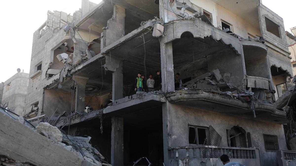 Escombros de un edificio de Gaza destruido por un bombareo de Israel.