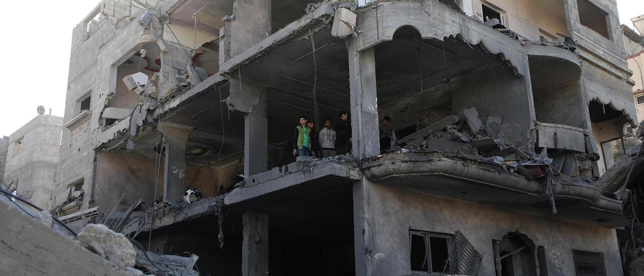 Escombros de un edificio de Gaza destruido por un bombareo de Israel.