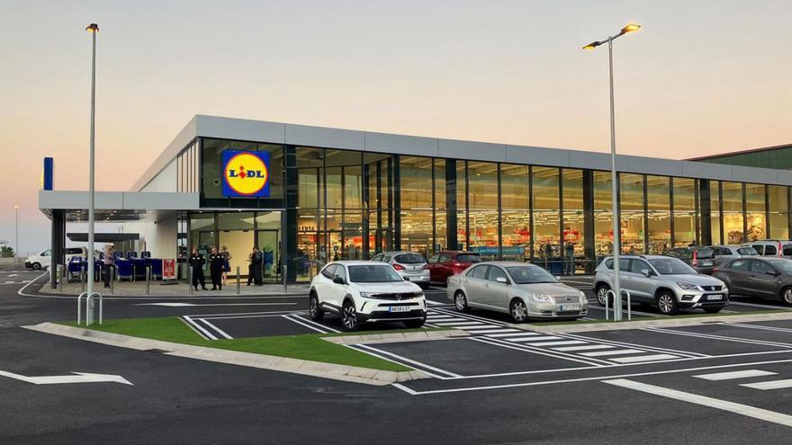 Exterior de la tienda de Lidl en Adeje.