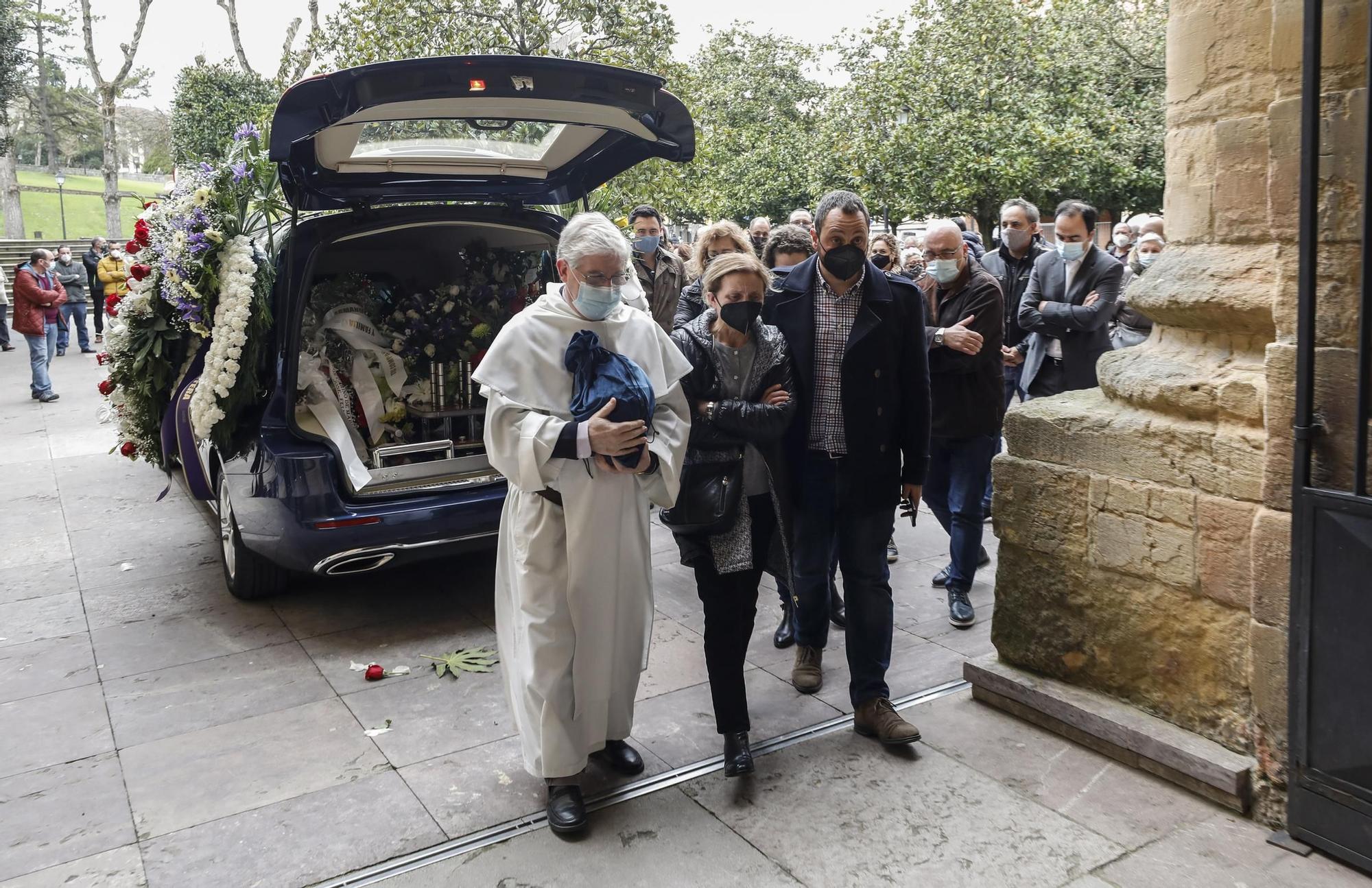 Funeral de Virgilio García, el operario sepultado por la nieve en San Isidro