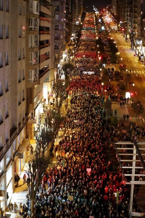 Miles de personas recorren las calles de Vigo en la manifestación central del 8-M