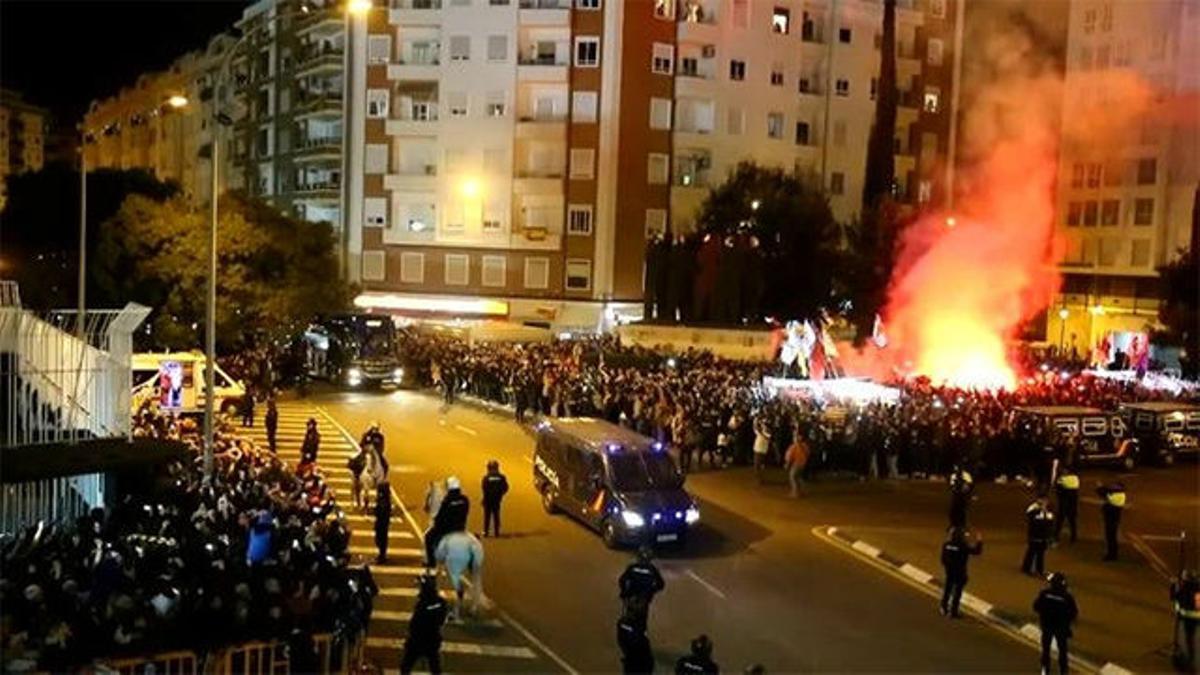 La afición del Valencia insultó a Piqué, Shakira y sus hijos