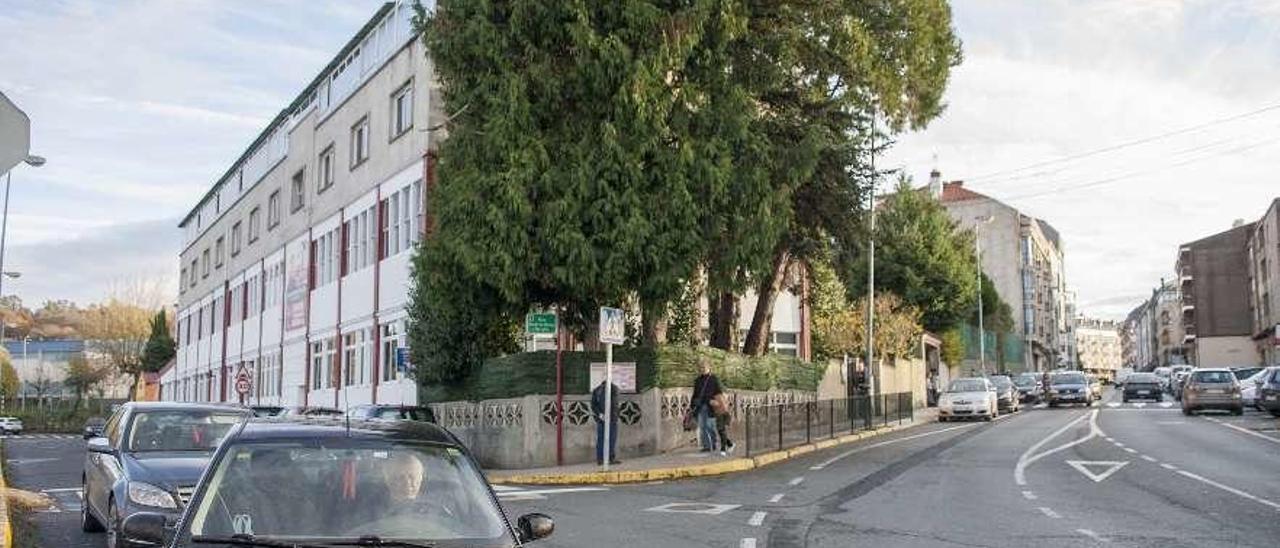 El colegio está situado entre las calles Penatoares y Banda de Música de Lalín. // Bernabé/Ana Agra