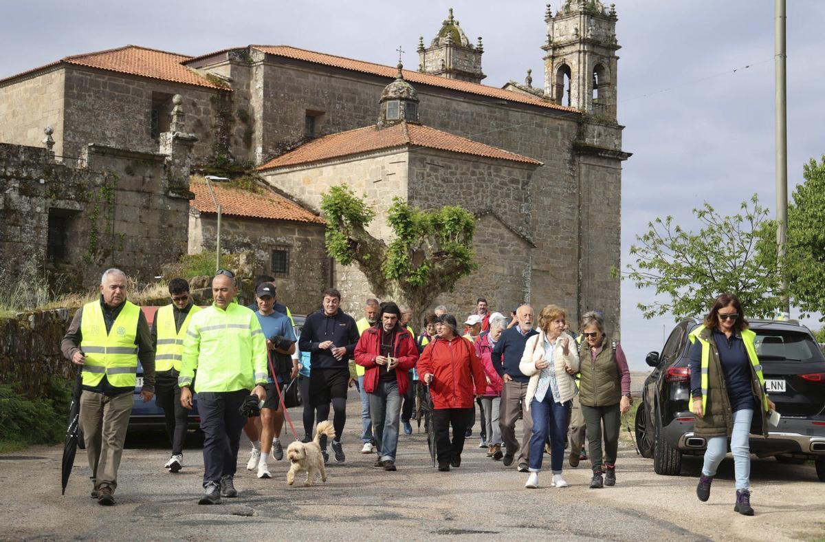 Inicio de la ruta circular, en el Monasterio de San Benito de Lérez. | GUSTAVO SANTOS