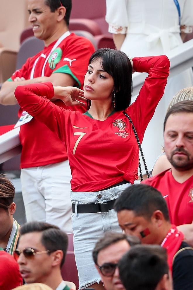 Georgina Rodriguez anima a Cristiano Ronaldo durante el partido entre Portugal-Marruecos