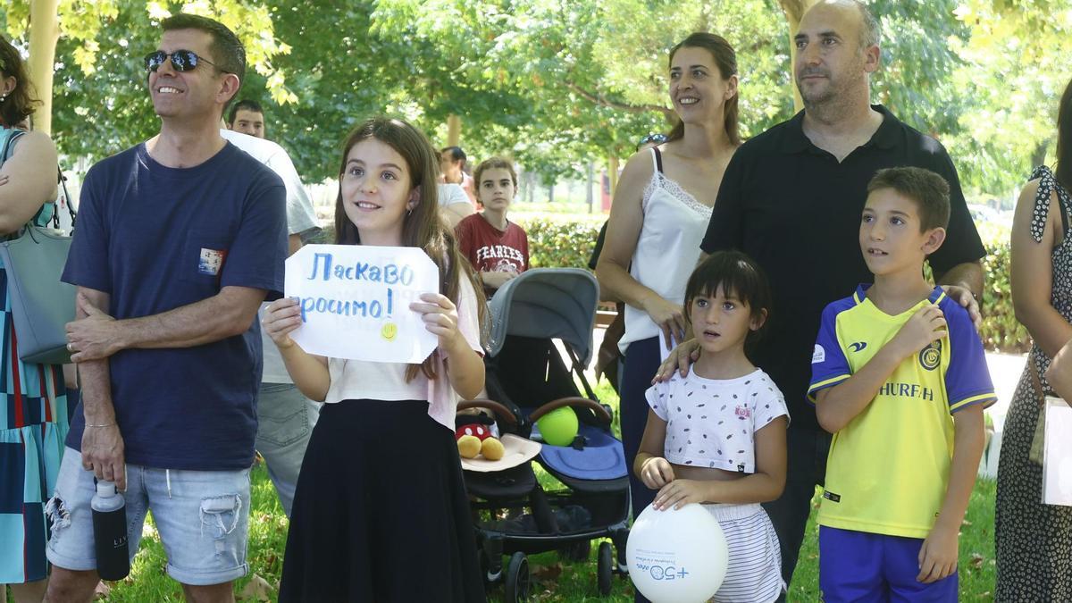 Llegan a València niños ucranianos para pasar el verano con familias de acogida