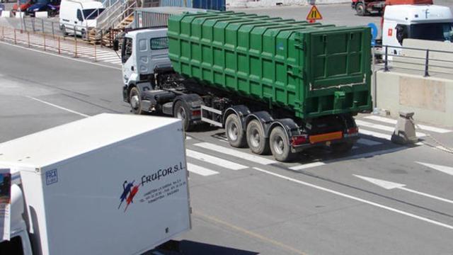 Uno de los camiones de transporte de basuras.