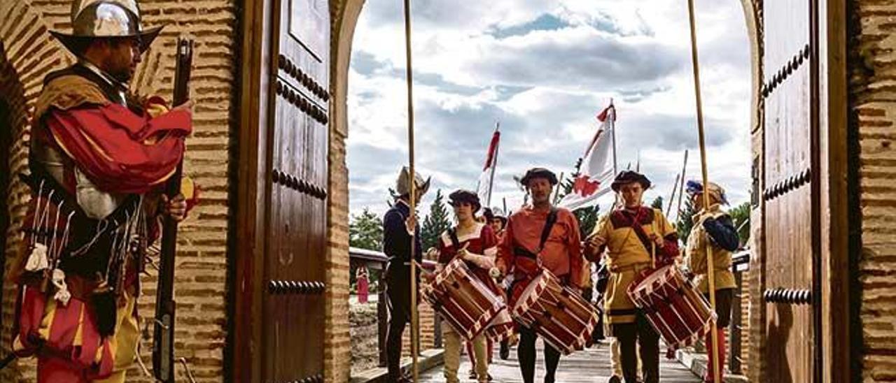 Instante de una de las recreaciones de la fiesta Imperiales y Comuneros celebrada en Medina del Campo.