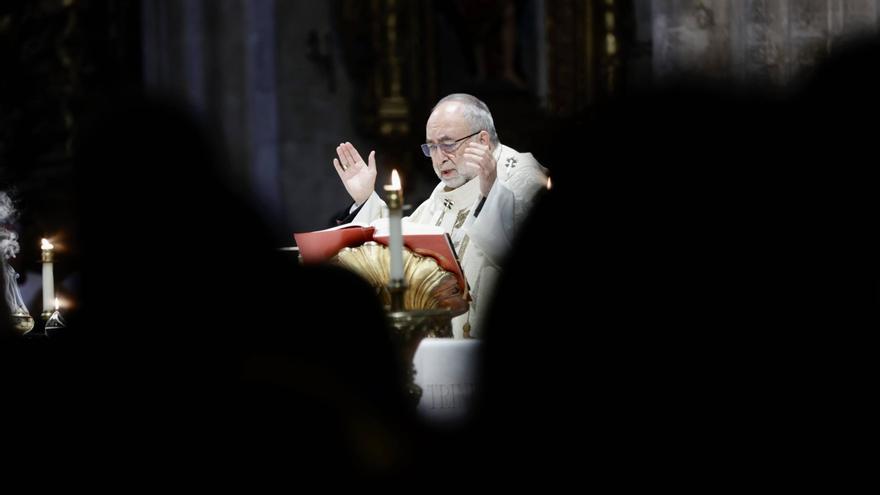 El arzobispo de Oviedo acusa al Gobierno de Sánchez de &quot;focalizar&quot; la pederastia en la Iglesia