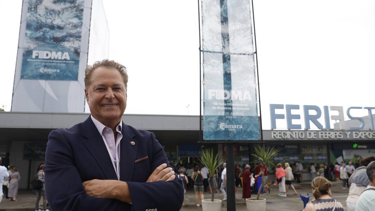 Félix Baragaño a las puertas de la Feria Internacional de Muestras de Asturias.