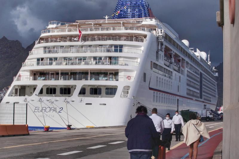 Llegada del crucero de lujo Europa2 al puerto de Santa Cruz de Tenerife