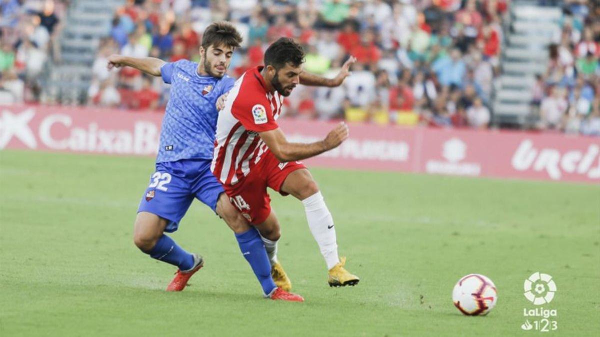 El Reus sucumbió en el campo del Almería por 2-0