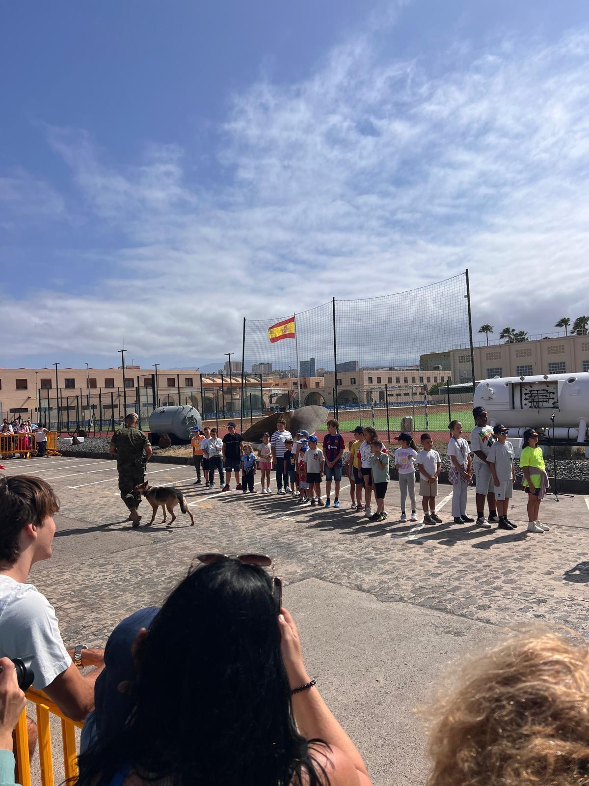 Instante de ayer, durante la exhibición cinológica BCG Brican XVI, con la participación del público infantil