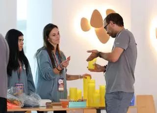 Visita de 2.000 Erasmus a Ibiza: "Me encanta la vibra del lugar"