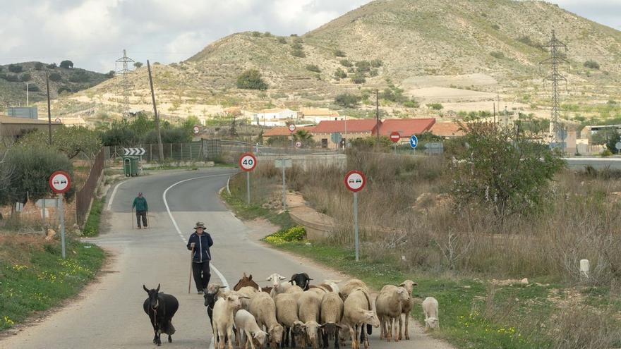 Arroyo anuncia que blindará la zona oeste de Cartagena contra explotaciones mineras ampliando la protección ambiental