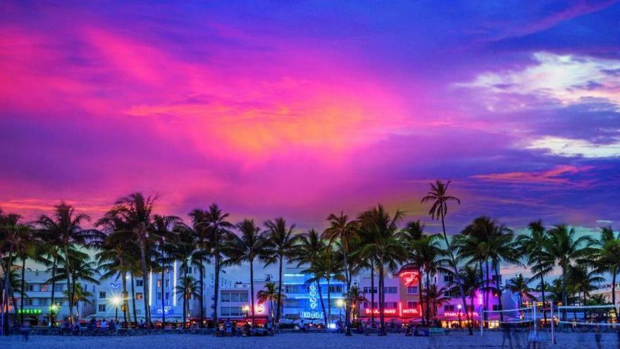 Los neones de Ocean Drive, un emblema de South Beach.