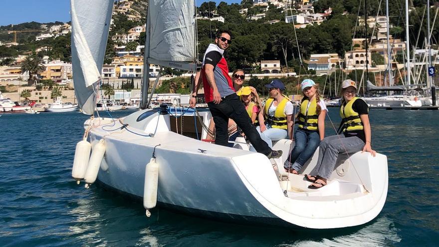 Disfruta de emocionantes deportes acuáticos en el Club Náutico de Jávea este verano