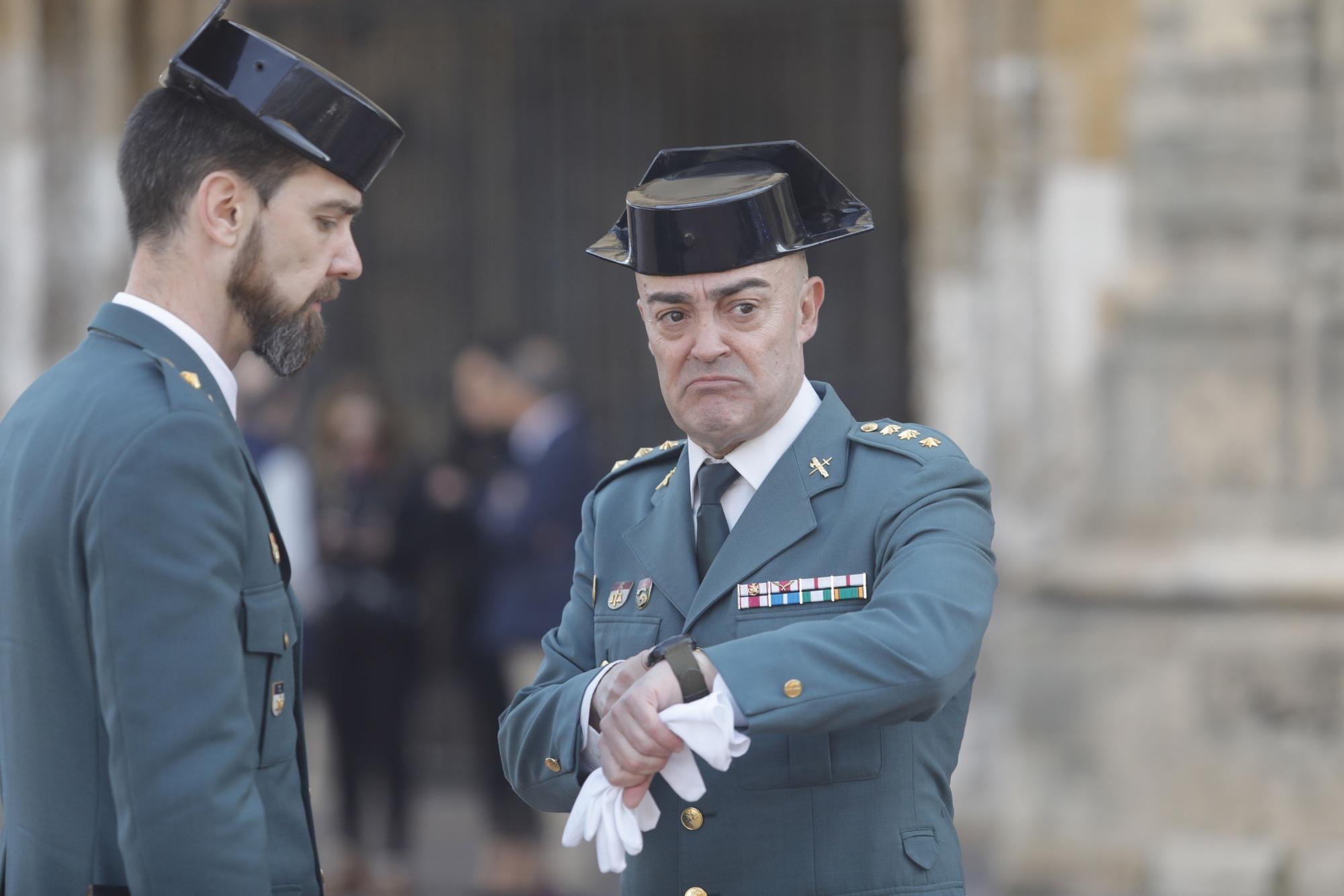 En imágenes: funeral en la catedral de Oviedo del guardia civil que evitó una masacre ciclista en Pravia