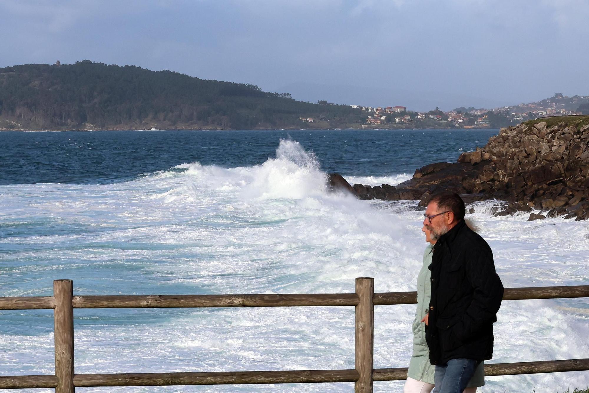 Primeros azotes de Louis a la costa gallega