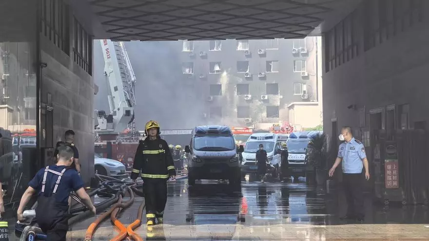 Al menos 28 muertos en el incendio de una fábrica de calzado en China