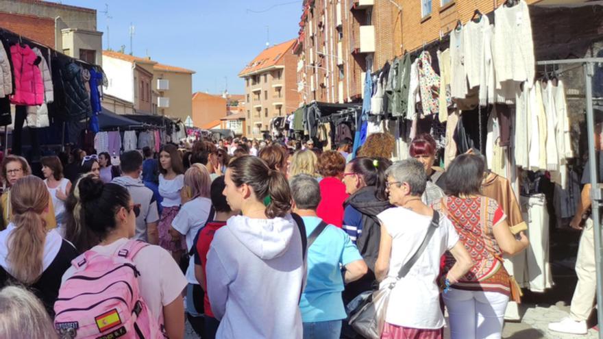 GALERÍA | Día festivo y de mercados en Benavente