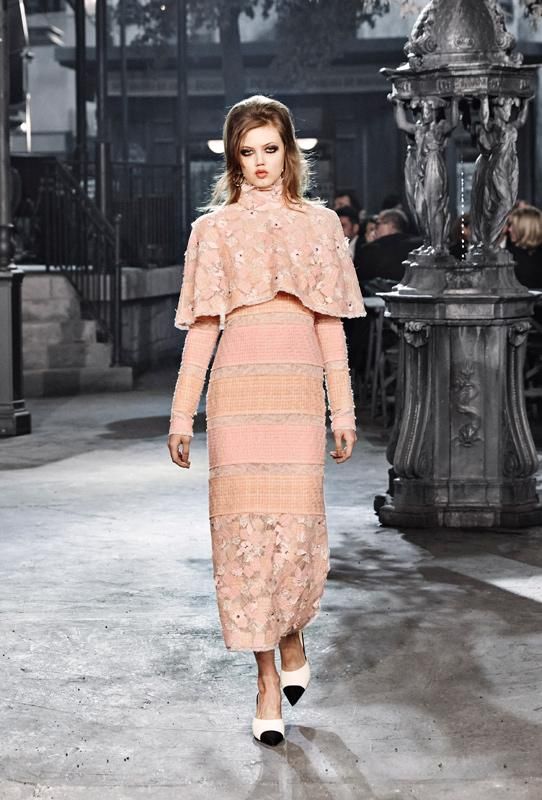 Chanel Pre Fall 2016, traje salmón