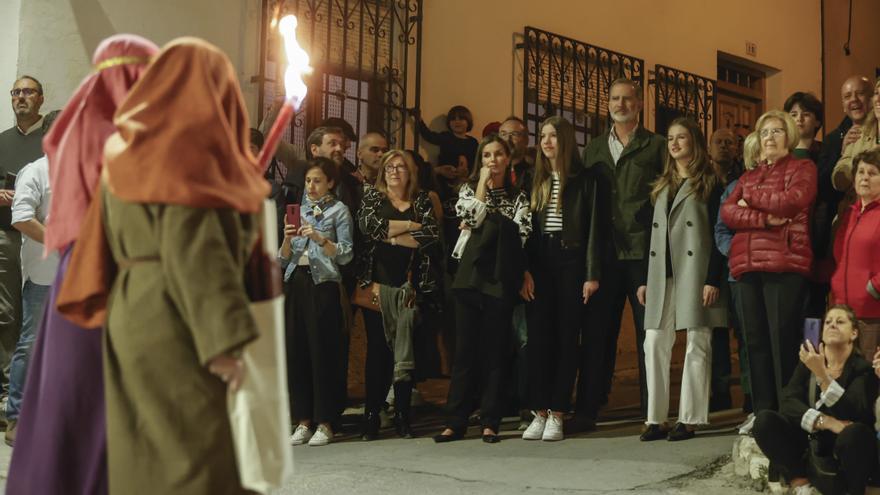 Los Reyes cambian la misa de Pascua en Mallorca por la Pasión de Chinchón