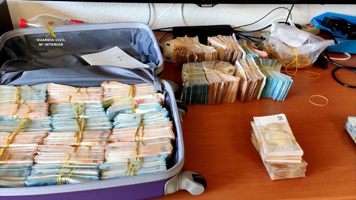 Guardia Civil desarticula una organización criminal que transportaba cocaína en dobles fondos practicados en vehículos