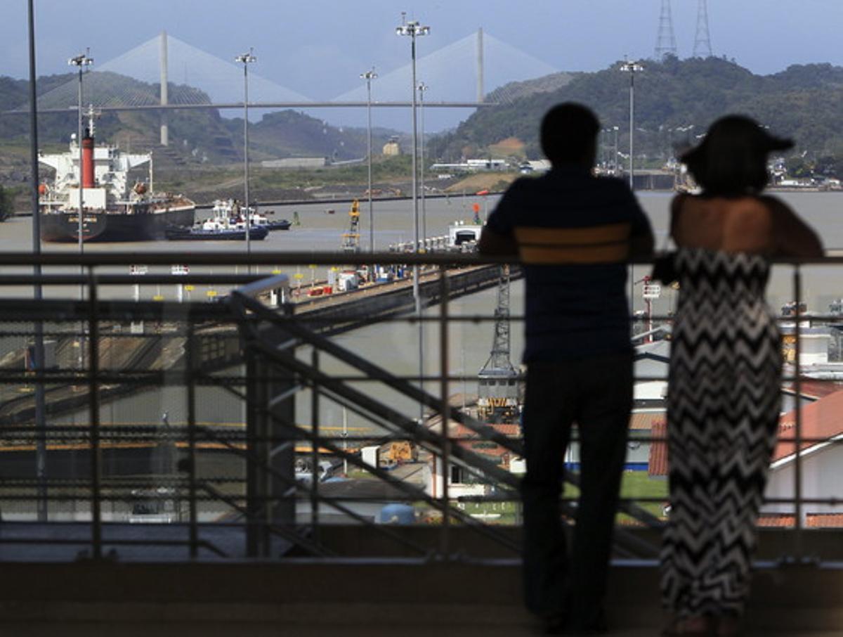 Vista general de la resclosa de Miraflores al canal de Panamà.