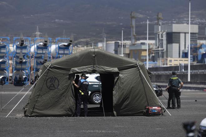La Guardia Civil despliega un puesto de mando en el puerto de Granadilla por la llegada del crucero MV Hondius.