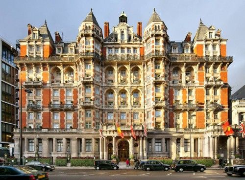El distinguido hotel londinense Mandarin Oriental Hyde Park puede presumir de haber tenido el privilegio de acoger la cena y recepción prenupcial del príncipe Guillermo y Kate Middleton.