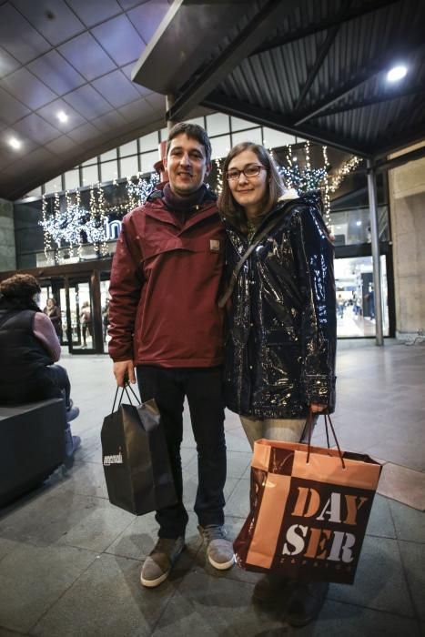Asturias aprovecha el festivo para hacer sus compras navideñas