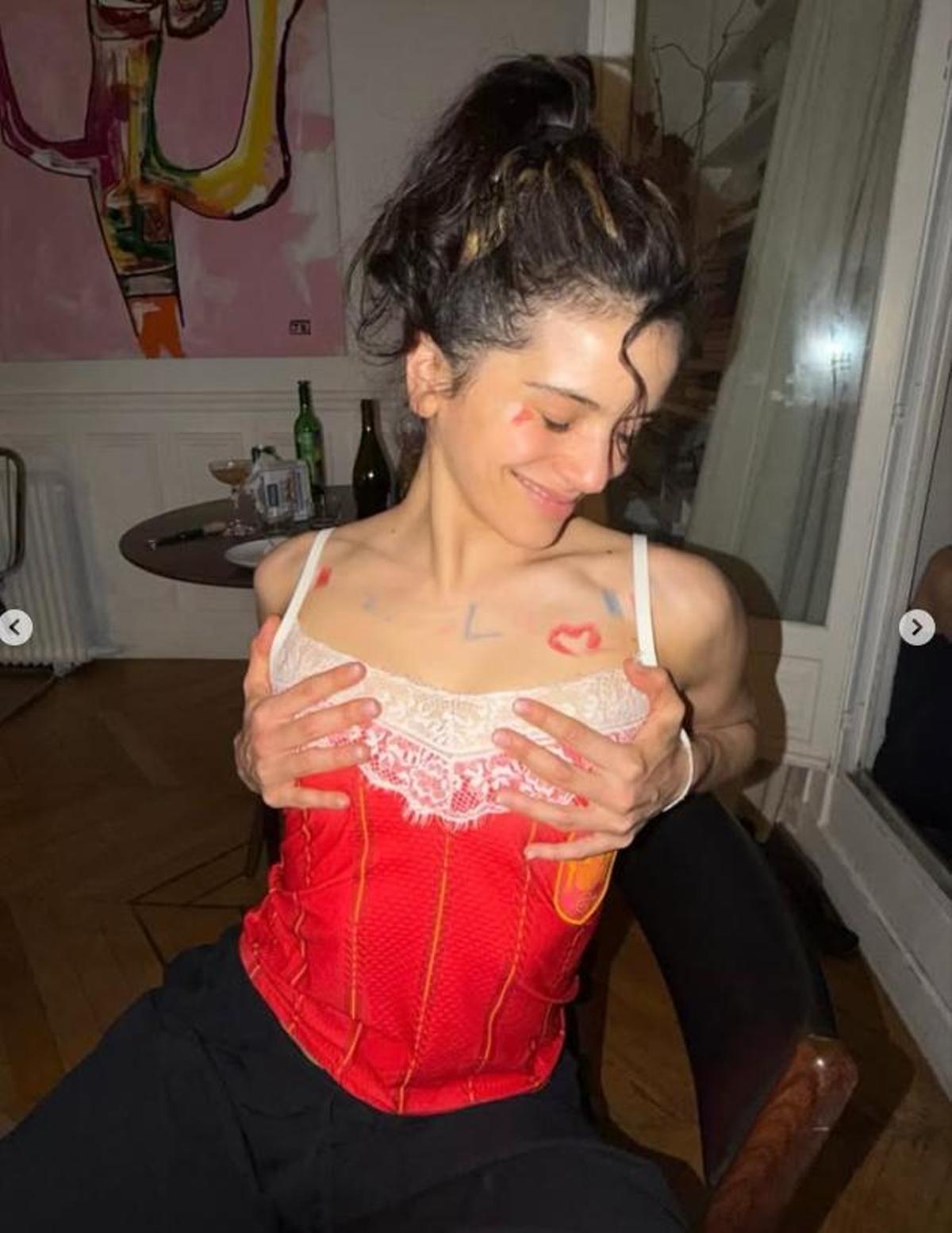 Rosalía dedica un mensaje de amor oculto a su pareja, en Instagram.