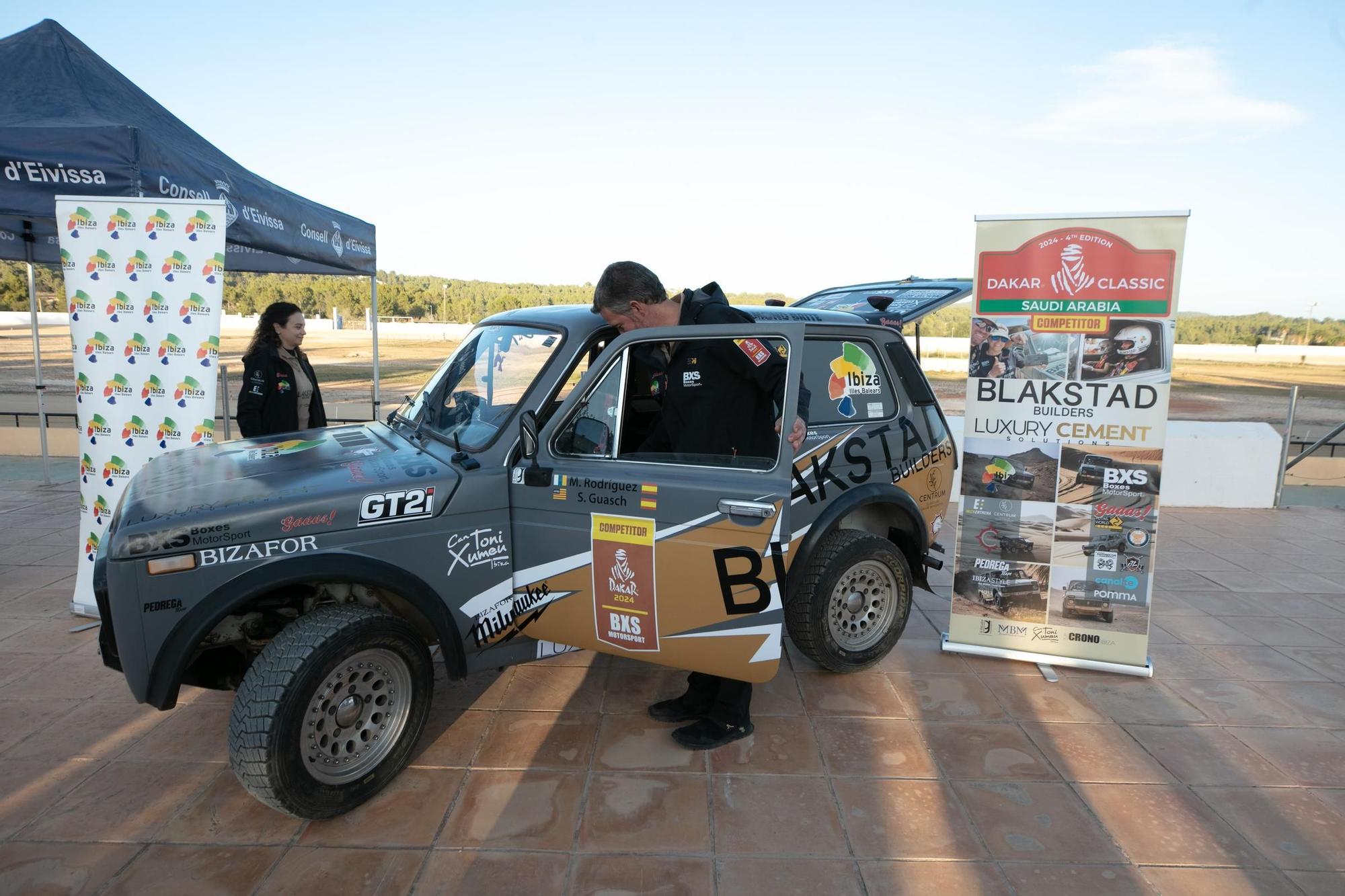 Descubre las fotos de la presentación de los corredores del Dakar en el hipódromo de Sant Rafel