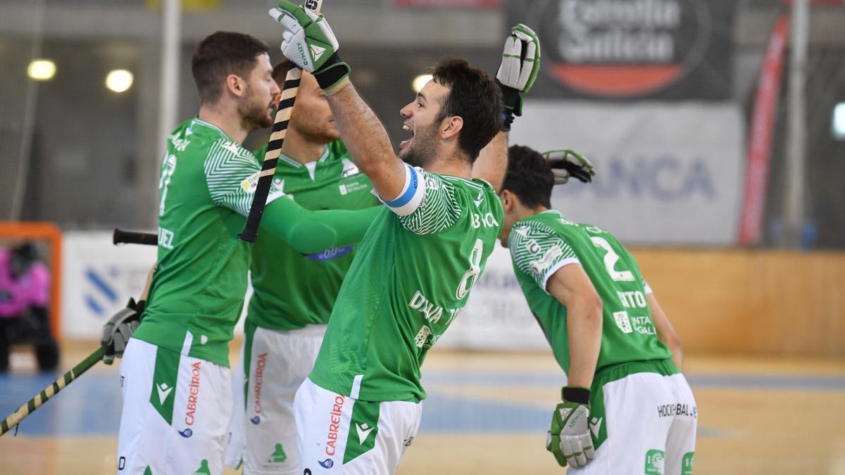 David Torres celebra un gol en uno de los partidos en el Palacio de los Deportes de Riazor.