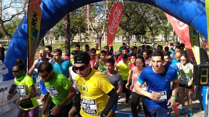 Más de 800 participantes en el carrera solidaria en el Parque Lo Morant