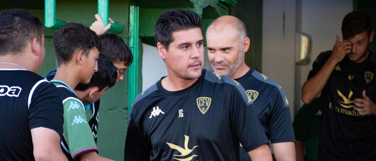 Gus, en la previa de un partido de pretemporada con el Villanovense.