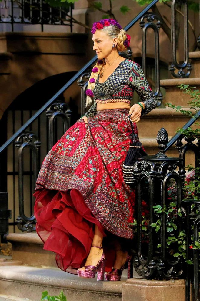 El look rococó de dos piezas de Sarah Jessica Parker (Carrie) para 'And just like that'